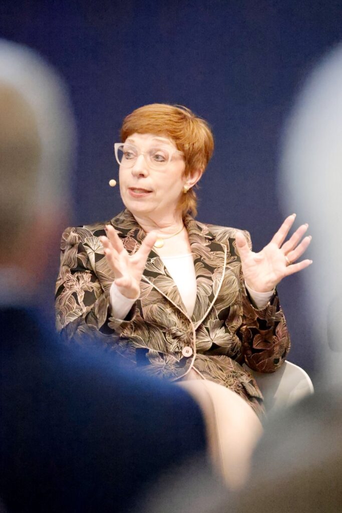 Susanne Lin-Klitzing diskutiert auf der didacta 2026.