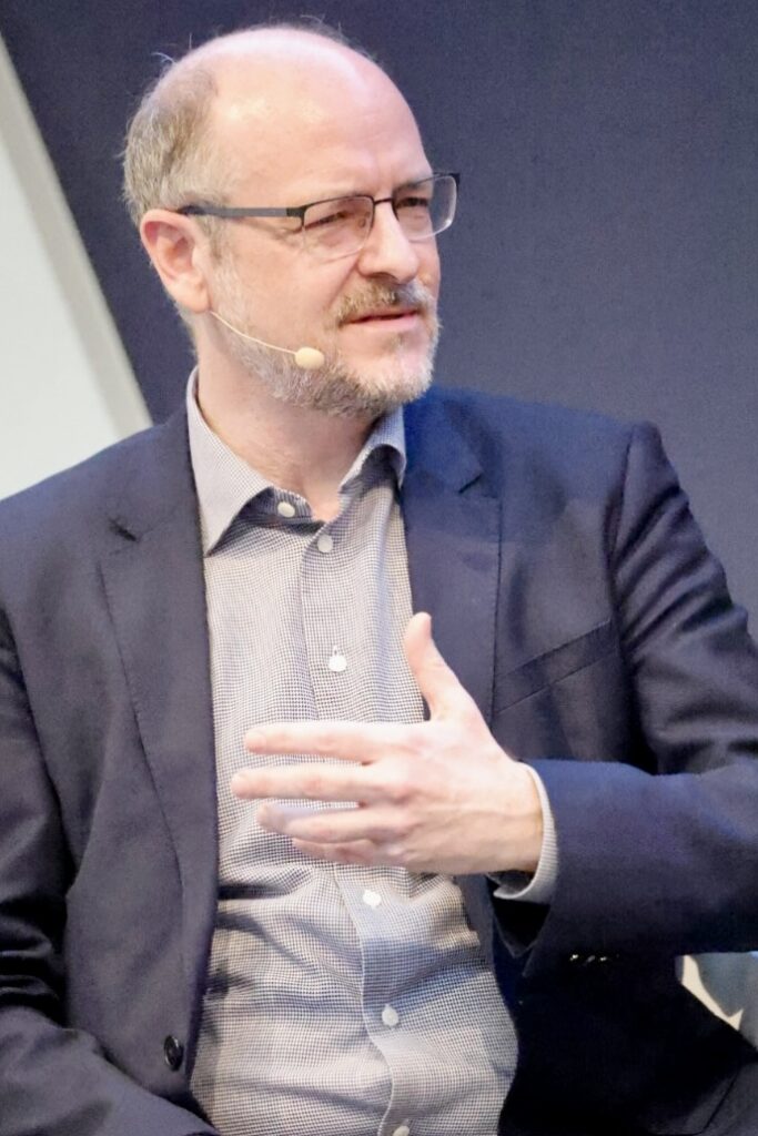 Prof. Dr. Marcus Pietsch diskutiert auf der didacta 2026.